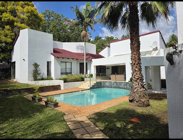 4 BEDROOM HOUSE FOR SALE IN SANDHURST